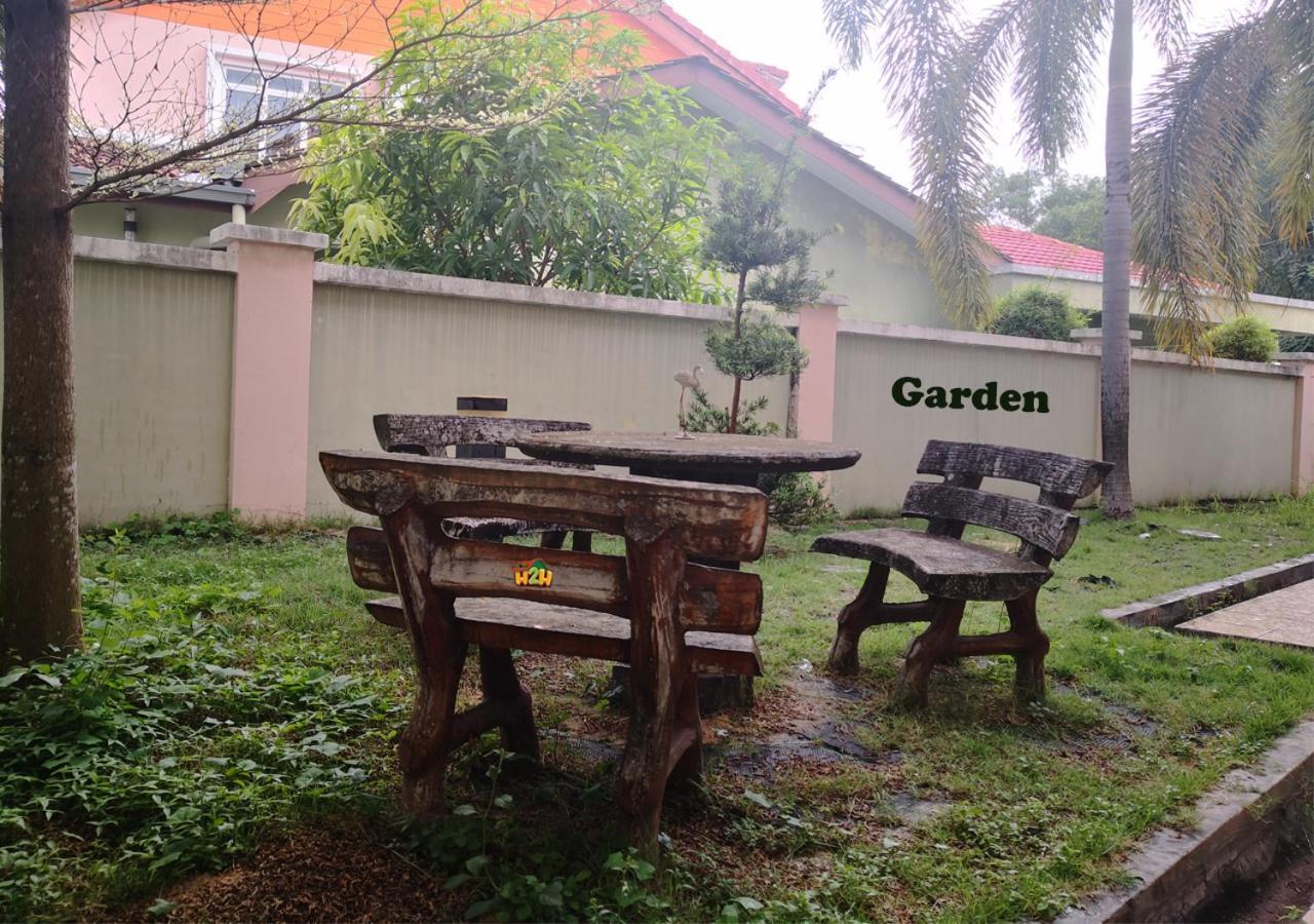 H2H - Cy Botani Vacation House อิโปห์ ภายนอก รูปภาพ